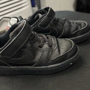 Nike Kids Black Strap Sneakers